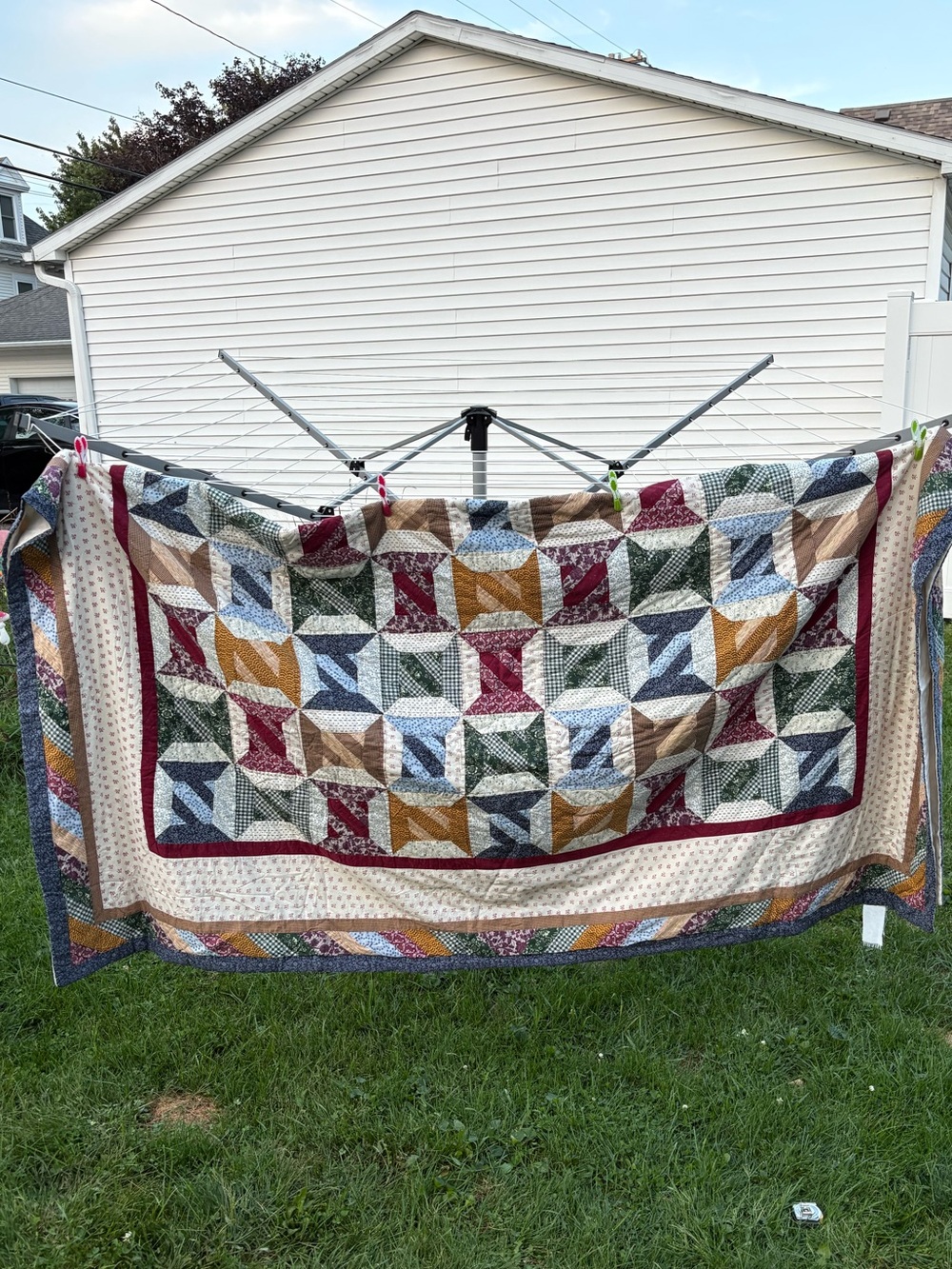 Vintage-Inspired Patchwork Quilt Spool Design
